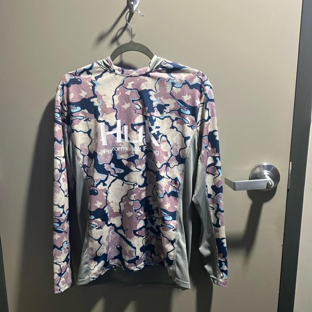 Women’s HUK fishing shirt